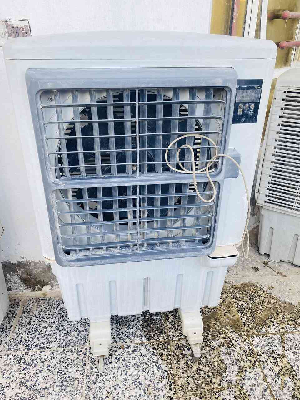 كونيرات عدد٢ للبيع 

وحده توسوت شغالة سرعتين سعر ٦٥ الف 

وحده عطلها بس الماطور سعرها ٤٠ الف 
وبيهن مجال 

مكان بغداد العبيدي شهداء الثالثة 
تجي تفحصهن بيدك 
للتواصل *********** واتساب
