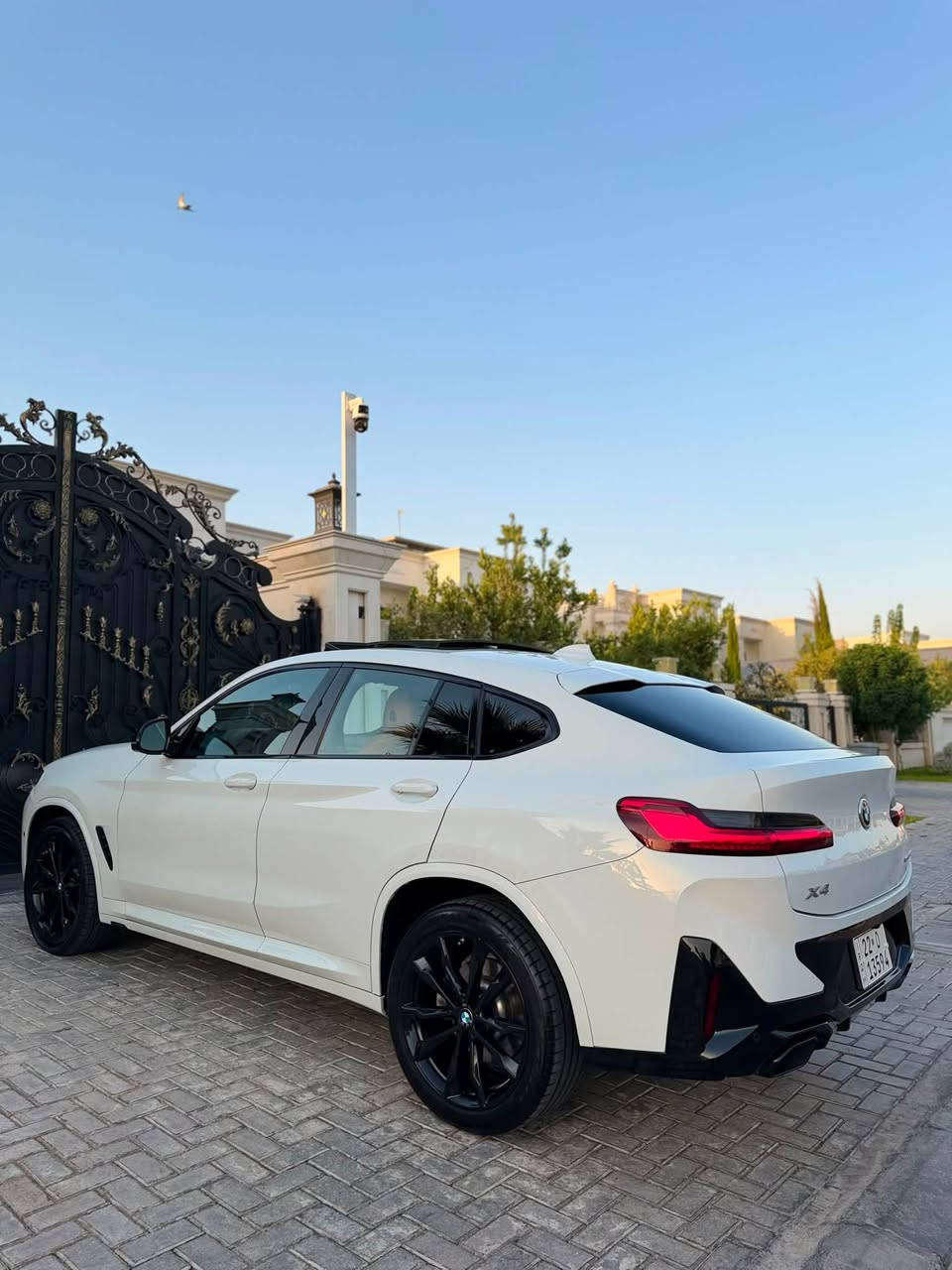 BMW X4 xDrive 30i /// M Sport Package بي ام دبليو   
‎
السياره M packeg اصل 🐎
المواصفات:
‎☑ موديل-2024
‎☑ 2000 توين تيربو 
‎☑ لون مميز ابيض 
‎☑ فتحة سقف بانوراما
‎☑ اضوية Adaptive LED Headlamps
‎☑ جنط 20 انش 
‎☑ كاميرات +حساسات 360 درجة - اصطفاف آلي
‎☑ غرفة جلد مميزة (Sports seat)
‎☑ اضاءة داخلية 
‎☑ تعتيم ليزر  
‎☑ شاشة كبيرة متعددة الوظائف + Apple Car Play
‎☑ مفتاح تشغيل واصطفاف
‎☑ نظام ملاحة
‎☑ نظام المحافظة على المسار وقراءة الاشارات
‎☑ نظام صوتي 
‎☑ كراسي كهربائية
‎☑ تبريد+تدفئة  كراسي امامية

والعديد من الاضافات :

السعر : 368 $

الحادث حافة البونيد وراس الجاملغ 
سيرفس عروش
بدون نقص او مسج

📍 اربيل 
فقط اتصال

‏
📱***********
