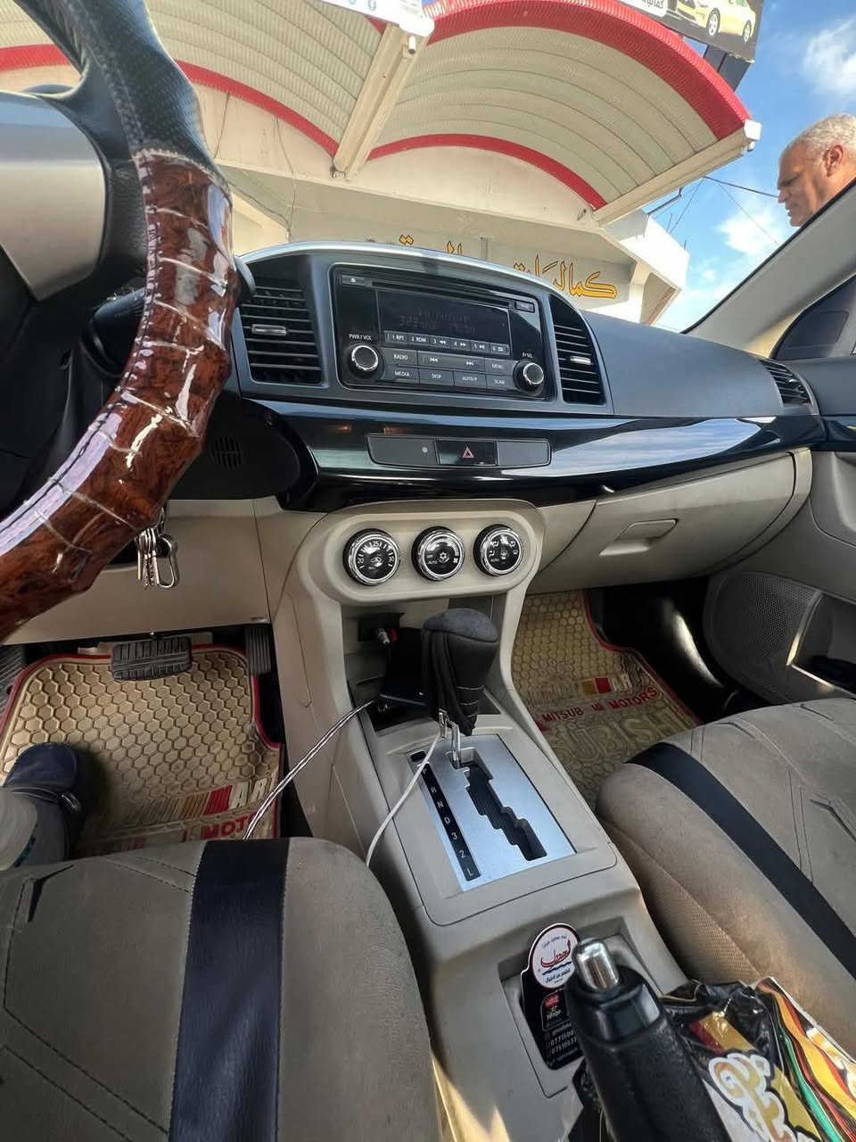 السلام عليكم 
مكلف بالنشر ...مكلف بالنشر
مستبوشي لانسر قرش استلام شركه باسمي
موديل 2016
جامات كهرب
سلايد
رقم بغداد انكليزي تشتري من  الشرعي 
كابون بانزين 
محرك وكير شرط
محرك 16
ماشيه 70 كيلو
سياره بيها شبر صبغ فقط باب النفر 
شرط التحويل 
السعر ١٢٥$ وبيها مجال
***********
