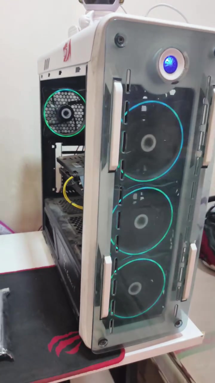 تجميعة بسعر 400 الف دينار
Ryzen 5 4650g
Gigabyte b450 ds3h
Rx 580 8 gb
2×8 gb ddr4 3200
M.2 256gb
Hdd 500gb
Gamdias 500watt rgb
الكيس من gamemax ٤ مراوح rgb
بس مابيه جامة ولاظهر مثل ماموضح بلصور والفديو

ملاحظة : البورد والمعالج و m.2 والرام ماخذه من انس
والبور سبلاي اخذته من العالمية


**إذا كنت صاحب هذا الإعلان وتريد حذفه لأي سبب، رجاءا أرسل رسالة إلى الدعم الفني**