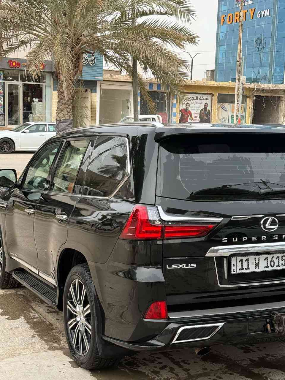 السلام عليكم. للبيع لكزز موديل ٢٠٢٠ ماشيه ٩٥ الف بريم فول مواصفات داخل مشمشي بيها فقط الجاملغ الامامي اليمنه امبدل قطعه بلادية 
السعر 77$ 
للاستفسار الاتصال على الرقم 
***********
