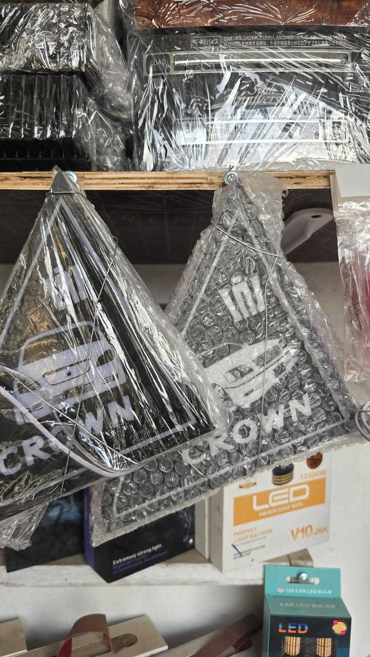 توفر اغراض كراون 
ملكه / شاهينه / ماجستا / راس الثور 
كلوبات
نيكلات 
قواعد 
لحايه 
بردات 
يوجد توصيل جميع محافظات العراق 
***********
للاستفسار واتساب او خاص
