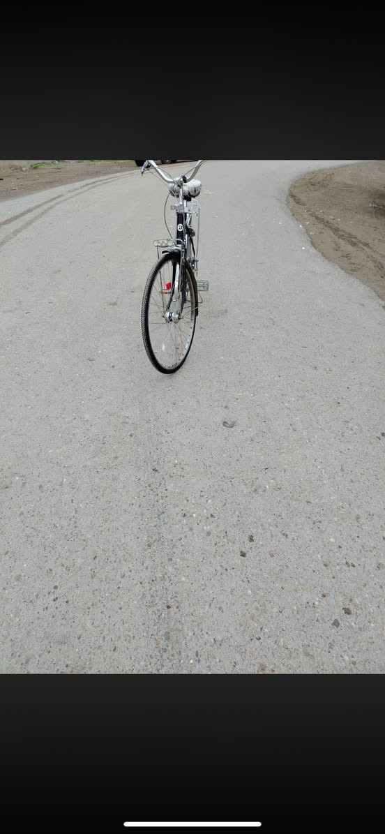 سلام عليكم بايسكل للبيع السعر 80وبي مجال الحجم ٢٧جديد شركة برح ستوت للاتصال ***********مكان بغداد الأمين السدة
