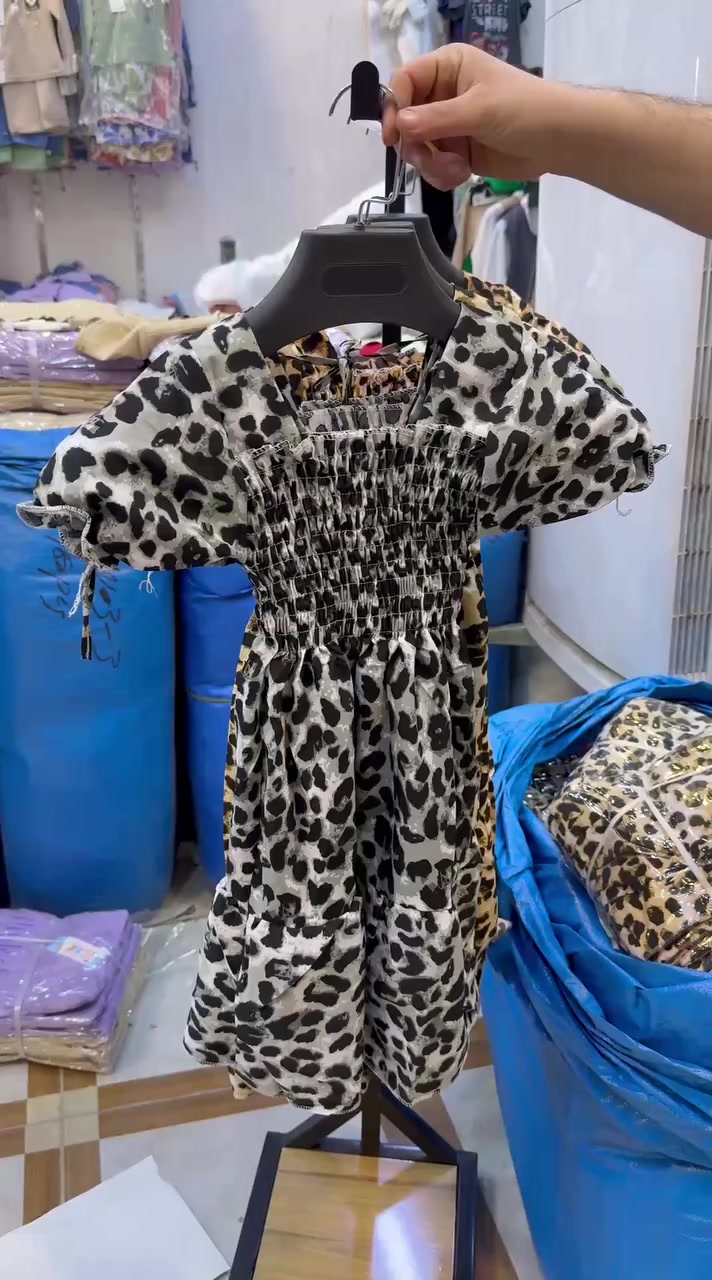 #فستان بنات صالح 
قماش كشمير 
تلبس اعمار 
من 1 سنة 
الى 4 سنة 
سعر الدرزن 
30 الف 
توصيل 6 الف


**إذا كنت صاحب هذا الإعلان وتريد حذفه لأي سبب، رجاءا أرسل رسالة إلى الدعم الفني**