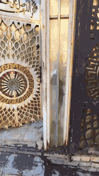 من رخصه صاحب الكروب يوجد بيت للبيع العبيدي كفائات  بضهر حسينية البقيع مساحة 60طابق ونص طابو صرف الواجهية اتلاثة ال ربع صافي والنزال 20طول الاستقبال خمسة ونص والصالة خمسة والغرفة الاخيرة خمسة ونص والحوش طول اتلاثة ونص الخدمات كامله تبليط كهرباء مي مجاري كلشي كامل   للاستفسار اتصل عل رقم*********** سعره. 62وبي مجال
