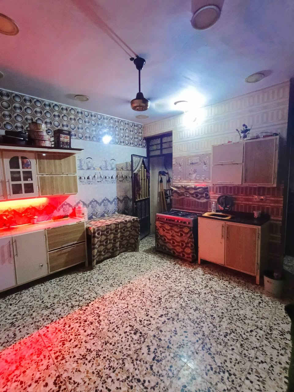 السلام عليكم ورحمة الله وبركاته
بيت مساحه 100 متر 5 × 20 السعر 63 مليون وبي مجال شويه موقع البيت المعوقين خلف الملعب مال سلام قريب القاعه مال ابو رشاد بيت كامل سيراميك+ ابياض+ بناء حديث طابوق الخدمه ماء مجاري تبليط كامل فول خدمات ثاني فرع عن الطابو بصف الركن موقع البيت رقم صاحب الدار ***********  أو ***********
