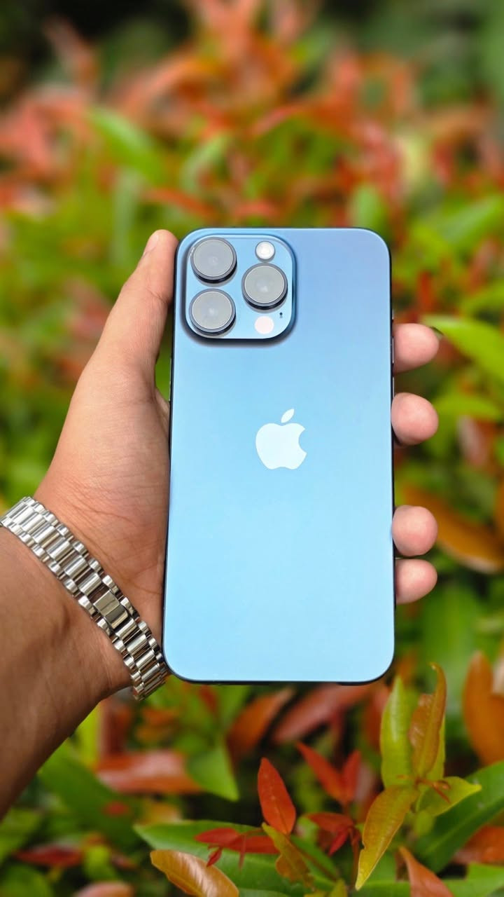 iPhone 15 Pro ماكس بطارية 🔋 85 ذاكرة 256 النظافه فول الاستفسار عن هذا الرقم***********
