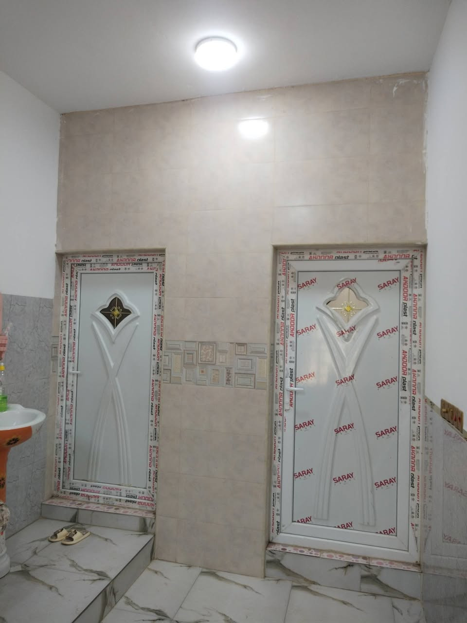 بيت للبيع (ديالى- بعقوبة- باب الدرب) الموقع على الشارع العام، موقع تجاري،طابقين والبيتونة طابق ثالث، يعني الطابق الثاني مثل الطابق الاول طابو زراعي المساحة 175 م  وبسعر مناسب  ***********
