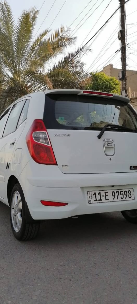 السلام عليكم سيارة للبيع هونداي i10 الشركة العامة موديل ٢٠١٣ رقم بغداد ابأسمي محرك ٤ سلندر ماشية ٧٢ والسيارة بلادية على وضع الشركة مكفول كير ومحرك على وضع الشركة ومكفولة من الصبغ ماعدا مكانين بارد خفيف والسعر ٨٢ وبي مجال بسيط مكاني بغداد للاتصال ***********
