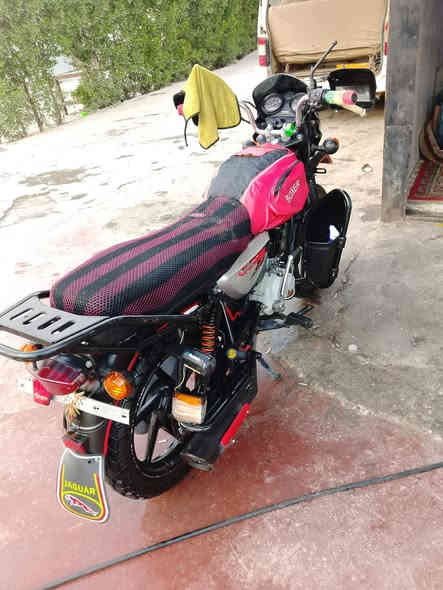 دراجة بوكسر مديل 22 نازله 23 مكينه خرسه  لا تنقيص لا تبخير )
(وراقه صوليات)    ستخدام شخصي 
مكاني بلديات  سعر 1450 بيه مجال. ***********
