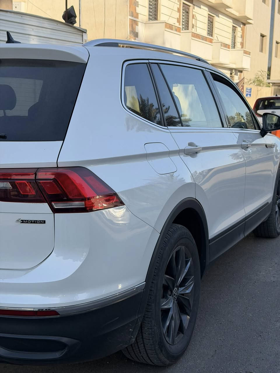 السلام عليكم للبيع تيكوان 2023 وراد امريكي كلين ماشيه 40ميل السعر 235ورقه بيها مجال بسيط رقم اربيل بسمي تحويل شرط مواصفاتSE بنوراما بصمه تشغيل عن بعد راد جانبي خلفي امامي شاشه جيتيتال مكان السياره بغداد الكاظمية رقمي ***********
