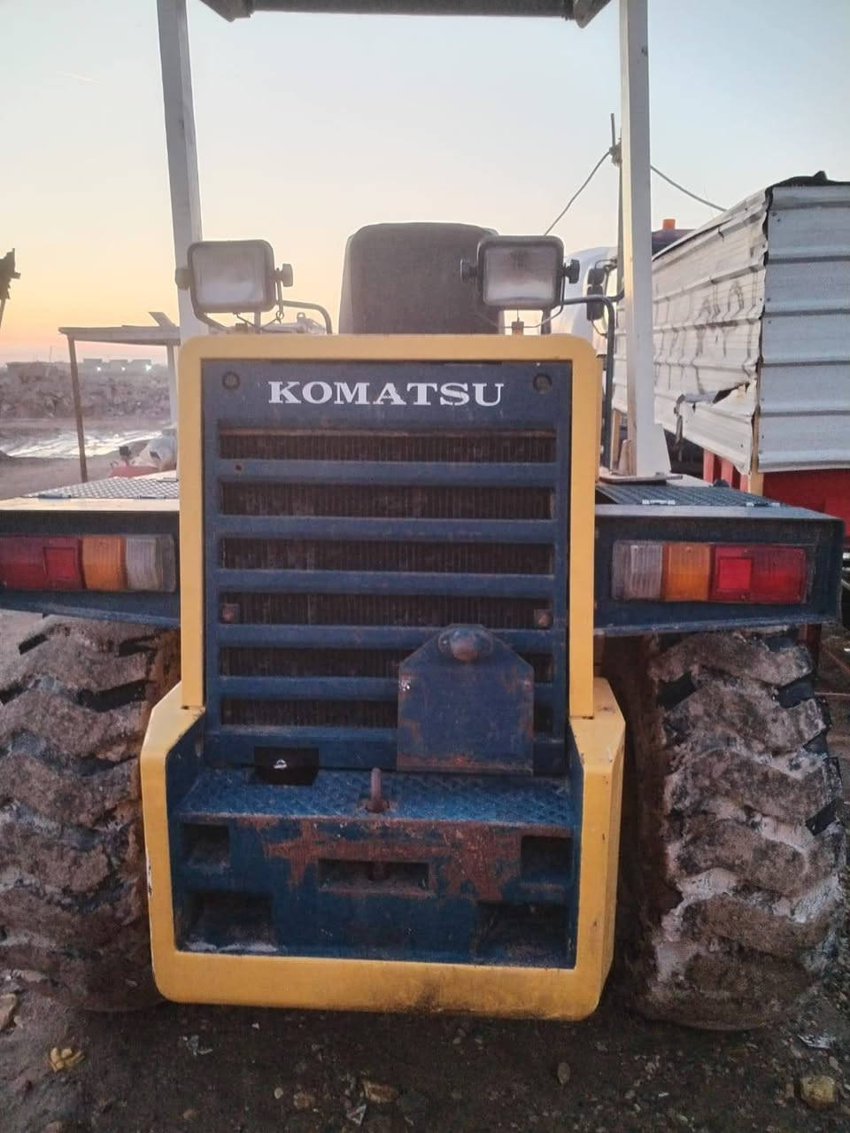 شفل كوماسو حجم ٧٠ دخول جديد رقم وسط أرقام انكليزي مكفول كفاله عامه كله علا الشركه  برقي ما مفتوح بي يعني زيرو التصال ***********
