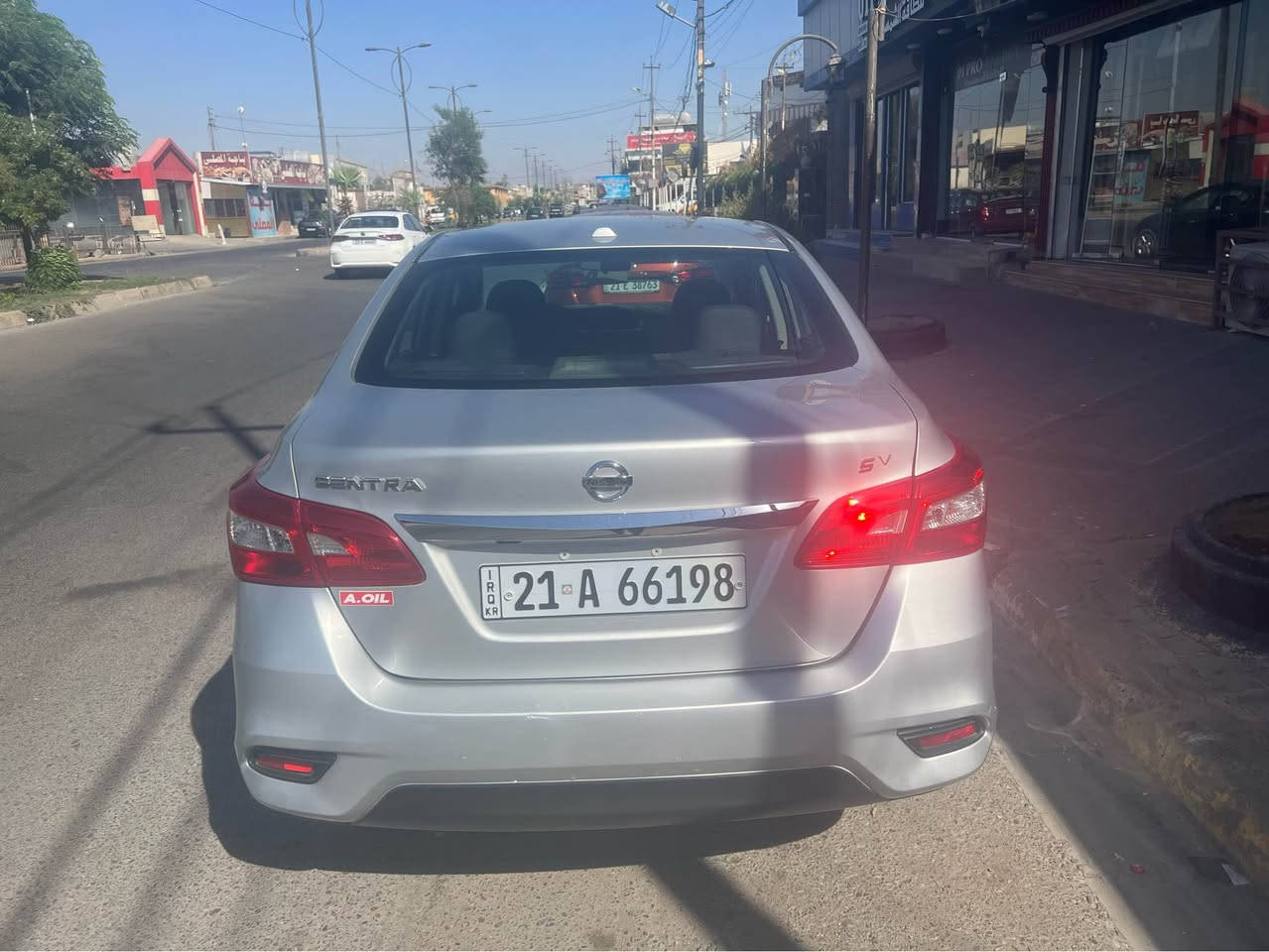 نيسان سنترا موديل 2017svللبيع 
كير ومحرك وتبريد وتدفئه كله بشرط 
صدر وتايرات وبطاريه كله جديد سياره مابيه نقص 
موصفاته كير اوتو تشغيل بصمه بيه نظام ايكو واسبورت وليتات زينون اصفر
صورة الحادث موجوده شوفه وصل فحص هم موجود داخل منشور  
سنوية هزه كله جديد وبسمي 
السعر 118 وبي مجال 
*********** كركوك, العراق
