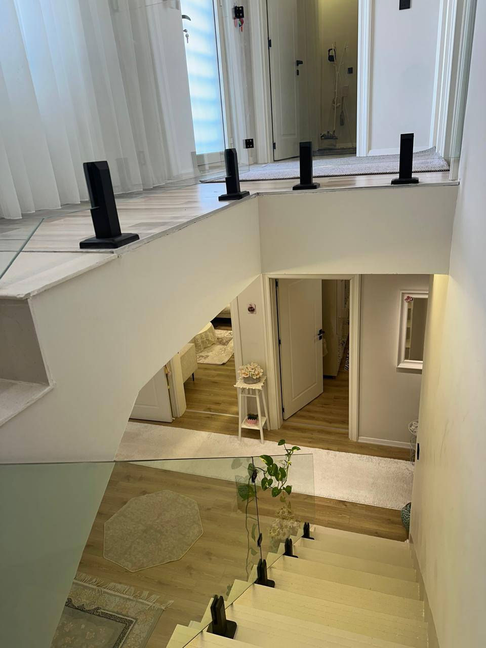 السلام عليكم بيت للبيع في اشتي ستي 2 بيت ركن واجهة الشروق طابيقين بيت نظيف جدا جدا للاستفسار على واتساب *********** للجادين فقط
