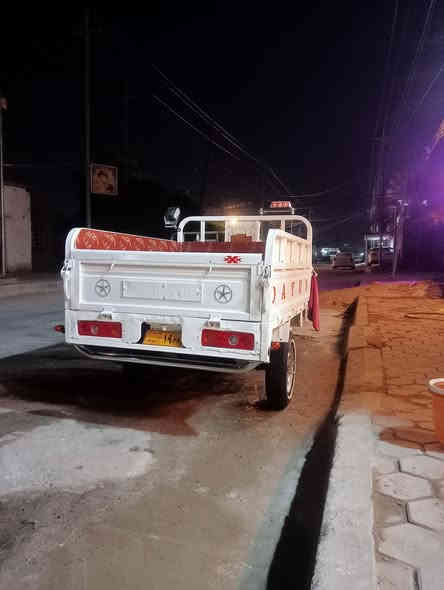 سلام عليكم ستوتة للبيع مكاني ناصرية مركز السعر 2500 وبيها مجال المحرك برغي ما مفتوح بي موديل 2021 أوراق اصولي هاذة رقمي *********** خاص مفتوح
