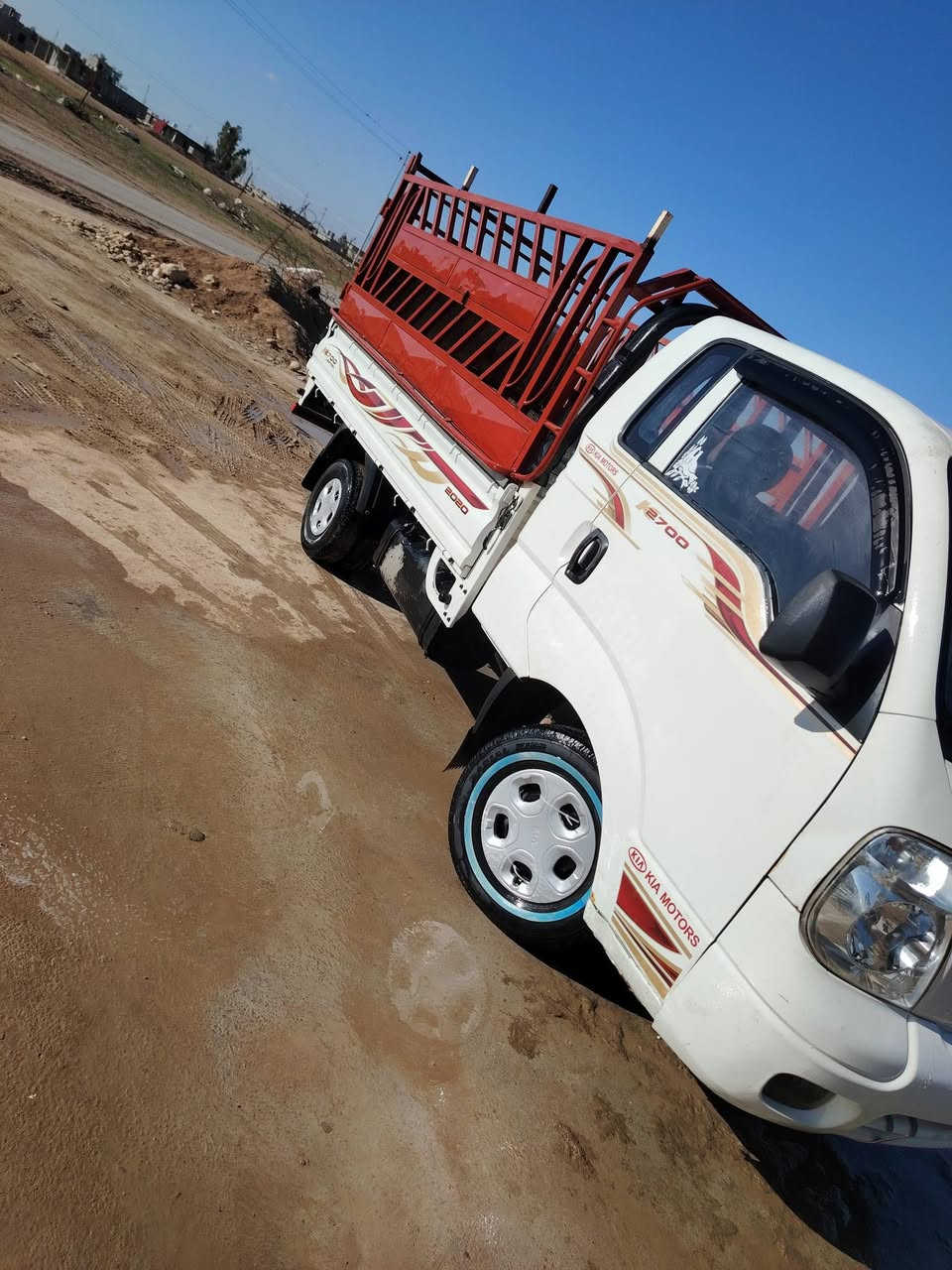 كيا للبيع رقم نينوى موديل 2012 كلشي شرط شاصي اكسن معمره جديد السعر خاص ***********
