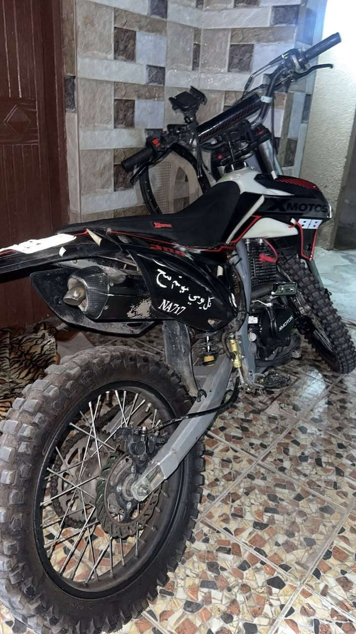 سلام عليكم قفاز للبيع X موتل مكينه 300cc دراجة مرقمه سليمانيه  باسمي ثاني يوم احولك دراجة تخبل ما ناقصه ايشي فقط شغل واطلع مسوي عليها تعديلات لايت تشغل وتطفي بدكمه وهورن هم دراجة تخبل بشهر الواحد اخذتها وطلعاتي بيها كلش قليله سعرها بمليونين و400 آلاف ولحد يكسر بيها يسمع مني كلام ميعجبه رقمي *********** مكاني بغداد دورة
