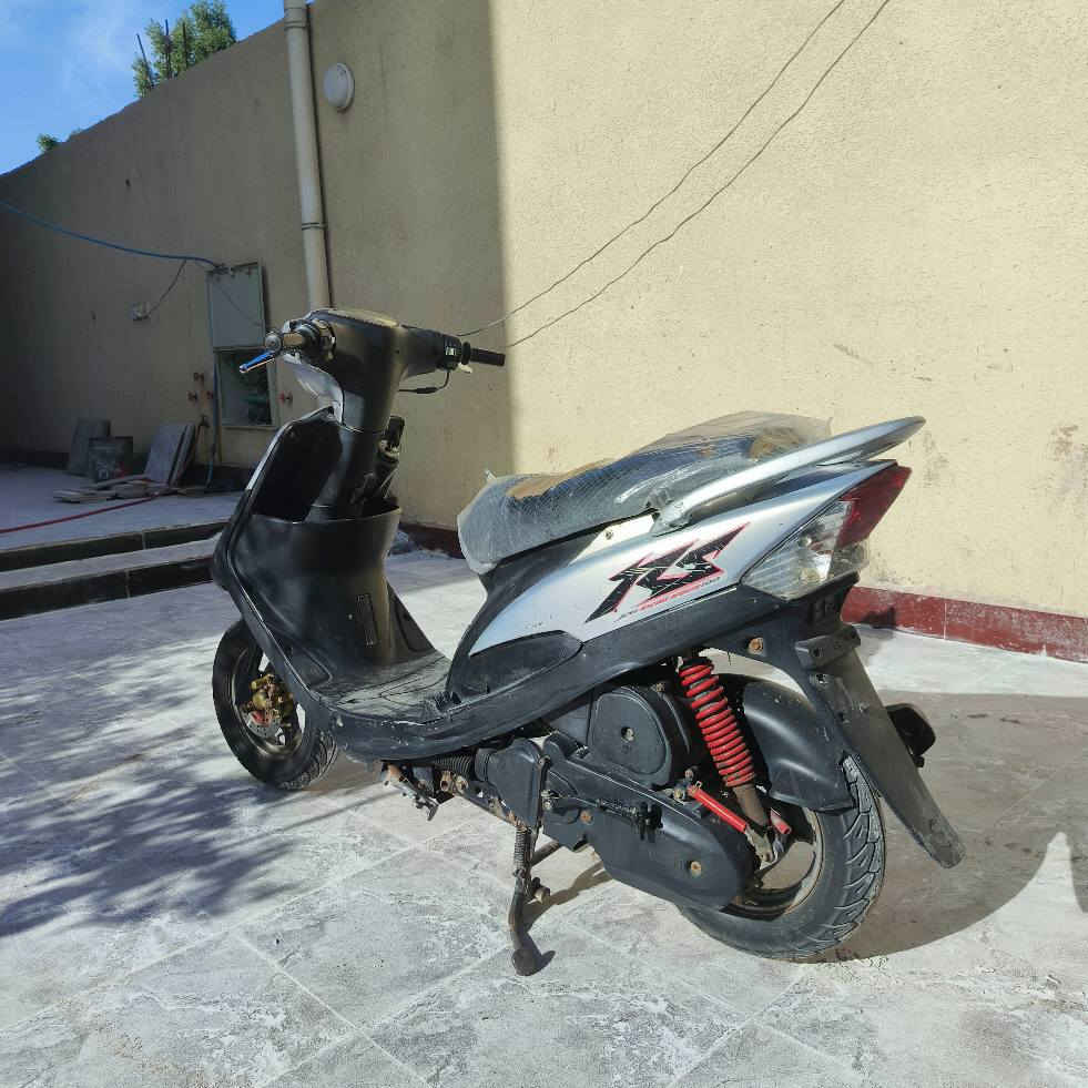 عدله بلاديه مفتوحه بس ولفات 
بوشه وبستم بلاد 
نكره سلف بكل وكت
رايدها ب600 وبيها مجال مكان ابولخصيب حمدان 
*********** البصرة, العراق
