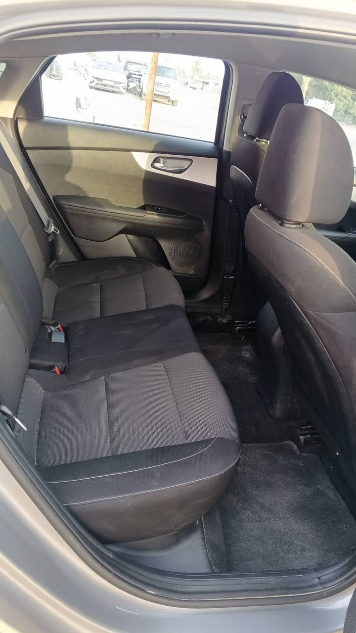 السلام عليكم
كيا فورتي 2023امريكي
حادثهه دعاميه وبيه 3قطع كلير صبغ فقط
لون سمنتي رقم اربيل
سياره ماشيه 29الف حقيقي 
المكان بابل الشوملي قرب السيطره معرض سيد حسام الشرفي 
الاستفسار 
‏‪***********‬‏
