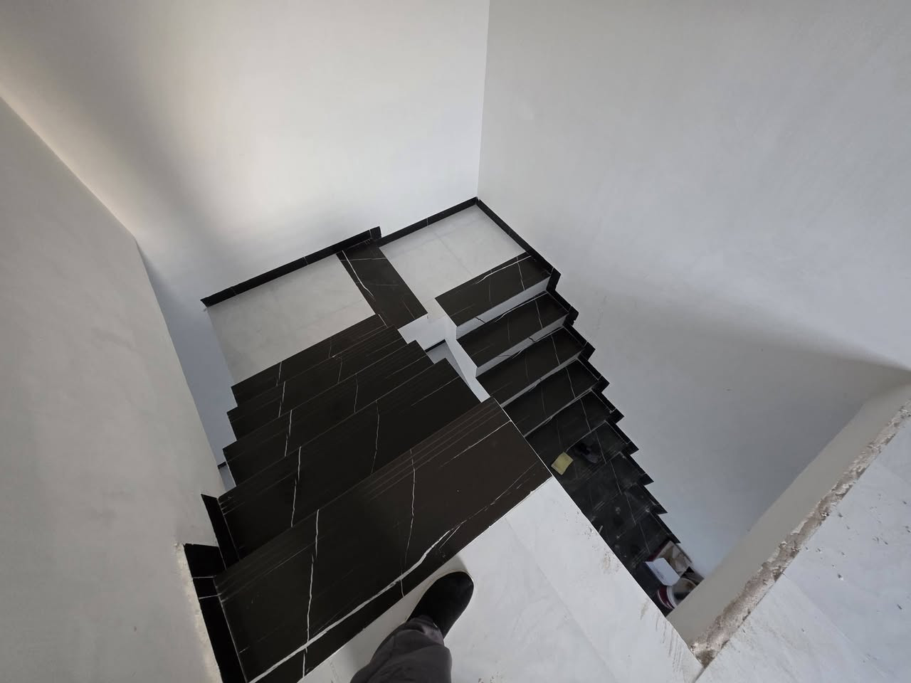 🔹️ كافة التفاصيل داخل الفيديو 🔸️
دار للبيع بناء حديث تسليم مباشر 📌🏘

 المساحة الكلية 200م٢ 

طابو زراعي سند 25 تحويل مباشر 
الموقع : الحلة  واله مدخلين من جهة ، الوردية داخل ،
 قرب مرقد الامام سيد موسى 
قريب على حي الجزائر والمدخل الثاني من جهة الدولي السريع مقابل محطة الحضاره  
 للأستفسار 
***********
***********
