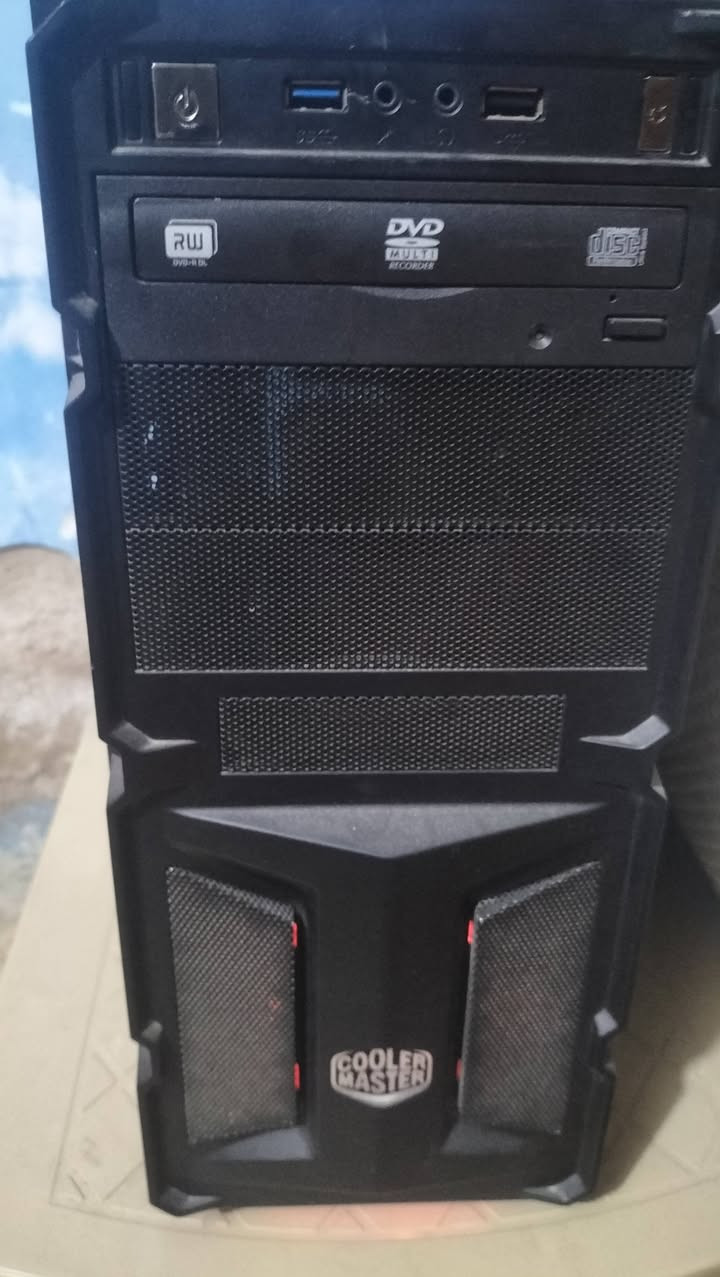 السلام عليكم PC للبيع للالعاب الخفيفه والمتوسطه 
مواصفات 
Motherboard Gigabyte P75-D3

i5 3570

RAM 8 4×2 DDR3

GTX 1050TI 4GB MSI

HARD: SSD128+HDD500+HDD256

الملحقات
 
شاشة LG حجم 19 75 هرتز 

كيبورد RGB

ماوس RGB

ماوس باد 

جوستك XBOX360

تشغل اغلب الالعاب المعروفه مثل 
GTAV 
RE2 REMAKE
RE3 REMAKE
RE4 REMAKE
RE7 BIOHAZARD 
RE VILLAGE 
COD MW2
RDR2 
وهواي العاب بعد 
السيت اب كامل معروض ب 275 للتواصل على الرقم *********** او خاص على الماسنجر
