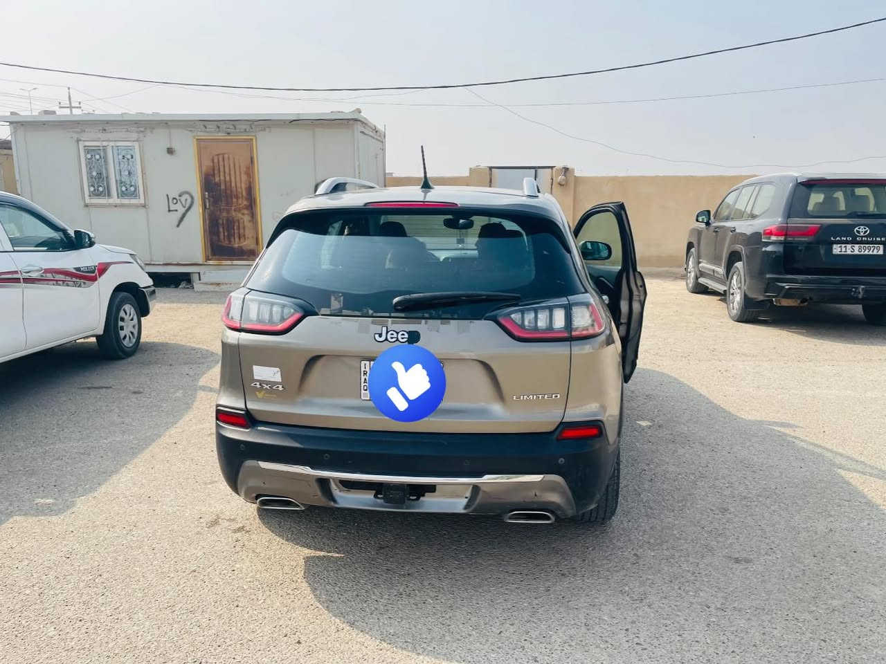 السلام عليكم
جيب شيروكي 2019 فول مواصفات  
حجم المحرك 6 سلندر 
مواصفات:
1.كشن جلد + كشن تدفئه 
2.الكشنات الاماميه كهرباء 
3.ثلاث انضمه قياده (سبورت ، جبال ، امطار)
4.سنترلوك 
5.مانع انزلاق 
6. جام اوتو
7.المرآت الجانبيه كهرباء
8. رادار النقاط العمياء في المرآت
9.حساس خلفي
10.كامره خلفيه
11.توقف ذاتي عند الرجوع إلى الخلف
12.فول تحكم ستيرن خلفي و امامي 
13.بانوراما
14. شاشه كبيره
15. نضام aps عند الفرامل 
16.سايد بريك كهرباء 
17.الصندوق كهرباء
18.نضام تعليق 4*4

حادث السياره سطحي مرفق مع الصور
ايرباكات سليمه 
هواي بيه بعد مواصفات فول

السعر 155 بيه مجال
رقم بغداد باسمي 
مكان السيارة البصره 

***********
