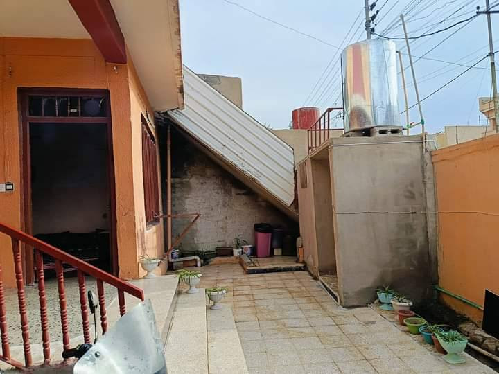 دار للبيع في حي القدس
مساحه 200م واجه 10م

طابقين الأول معزول عن الثاني وكل طابق غرفتين وهول وصحيات كامل

كهرباء +ماء+ تبليط

بيت طابو ملك صرف

***********
