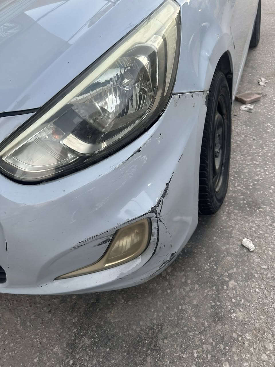 السلام عليكم
اكسنت موديل 2017 خليجي
صبغ بنيد وشبر اباب السايق جماليه  
وبيها تلحيظات بسيطة 
حدادية نص عمر وكلشي بالسياره موضح بالصور وكلشي كاتب بالمنشور مكينة وگير بشرط 
كل ضربه مابيها السياره عدا طخات بسيطه كلش بالهلالات عنواني كربلاء حي الأمين 
السعر ٩٩ وبيها مجال 
*********** متواجد واتساب
