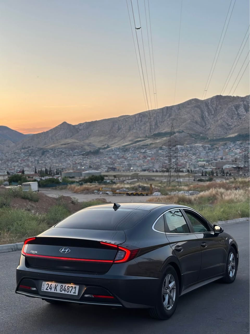 Hyundai Sonata 2021
هيونداي سوناتا ٢٠٢١
مواصفات SE

مكينة ٤سلندر حجم ٢.٥لتر تنفس طبيعي
السيارة حتي الدعامية بدون صبغ بيها ربع جاملغ خلفي وقبغ جنطة بلادي بدون ايرباك بدون دواخل 
السيارة كلش حلوة و نظيفة

السيارة رقم دهوك الدولي سنوية جديدة و باسمي و اكيد شرط التحويل 
مكفولة من كير و محرك و كهربائيات
مكان السيارة دهوك 
***********
*********** دهوك, العراق
