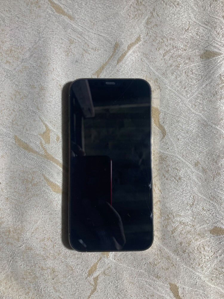 سلام عليكم للبيع
ايفون 12برو ماكس 
ظهره مكسور 
ذاكرته 256 
على حال لوكاله كلشي ما بي على وظع شركه 
بطاريه خدمه 71يشغل بوبجي 60فريم 
شاشه مالته زلغ مابيه لونه كريمي لطار ذهبي 
سعره 375وبي مجال مكاني بغداد الكاظميه هـ***********
