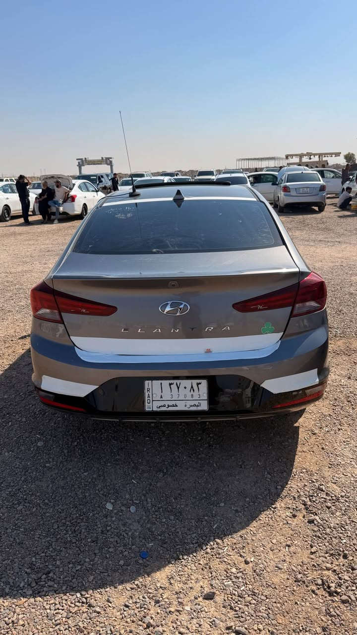 النترا 2020 وارد امريكي فول مواصفات
ماشية 59ميل حقيقي
مكينة 2000 دوش
فتحه سقف
حساس ABS
كاميرا
شاشه
کشنات مخمل
مانع انزلاق
تبديل جاملغ ايمن مال تفصيخ وبنيد
لأستفسار الاتصال ع الرقم
***********
مكان السيارة البصره الجنينه
 السعر 127 وبيها مجال البصرة, العراق
