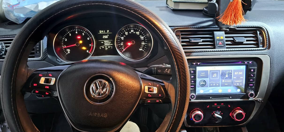 جيتا  2015  
1800 تيربو TSI 
رقم بابل   مشروع وطني بأسمي
صدر جديد 
تايرات جديدة 
 تحويل اي مكان 
كير مكينه مكفوله تشلع الكاع شلع 
ماشيه ١٠٦  وقابله للزياده 
السياره  بيها ٥ قطع    وارد امريكا صور الحادث مرفقة بالصور
تدفئه   كشنات  
التبريد يحتاج كمبريسر 
تشغيل بصمه + مواصفات وتحكمات
السعر ٩٥    الاتصال  ***********
