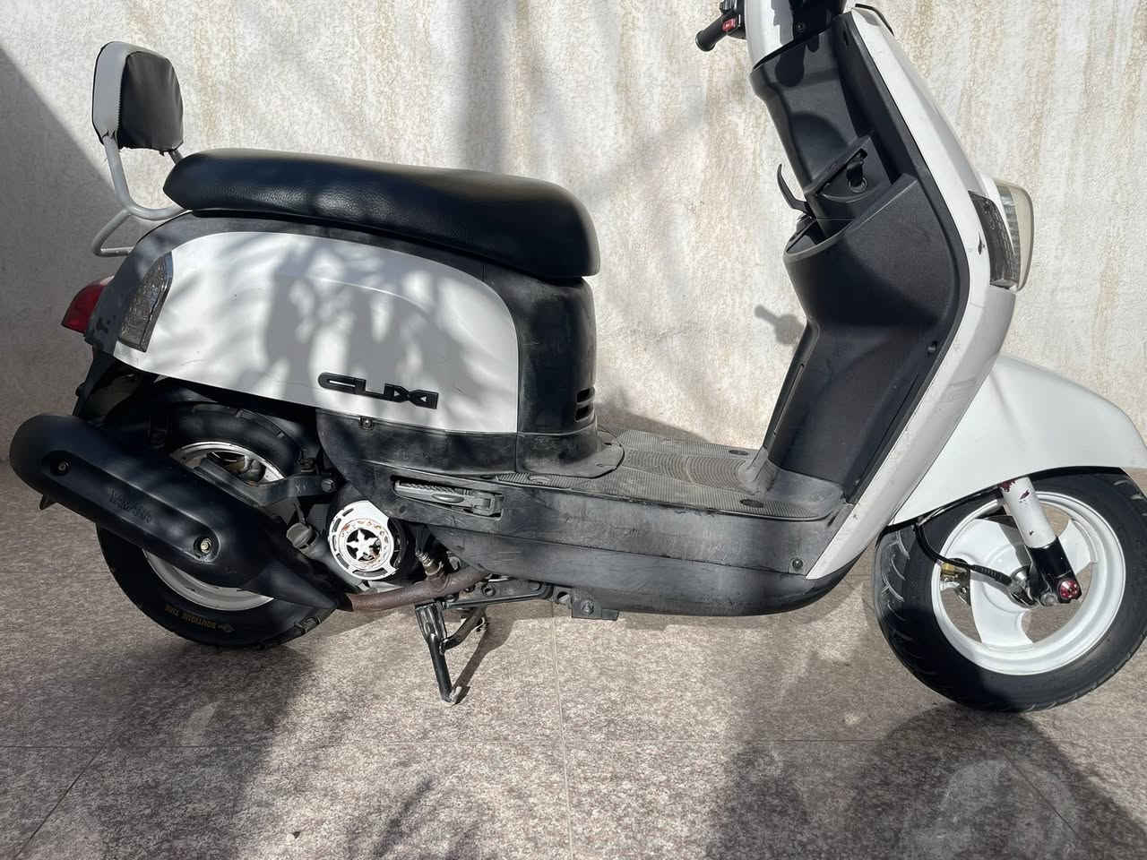 السلام عليكم حبايب دراجه بوليس (نوزل) رمبه موديل 2010 .... نزلت من الحاويه بهذه التعديل دبلات GDMS ويدات GDMSدبل خلفي رياضي 7الوان فراك 
ماشيه 35الف كيلو بلاديه برغي مامفتوح بيه شادلها لايتLED
واشاير LED
سعر مليون و50وبيها مجال 
مكان كربلاء. ***********
