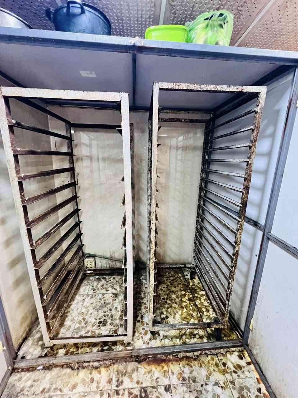 سلام عليكم للبيع شلع غراض كهربائي عرباين عدد2 صواني 46 فرن 3خانات عجانه فرتين بيع شلع السعر ٣٦٠٠ الرقم ***********
