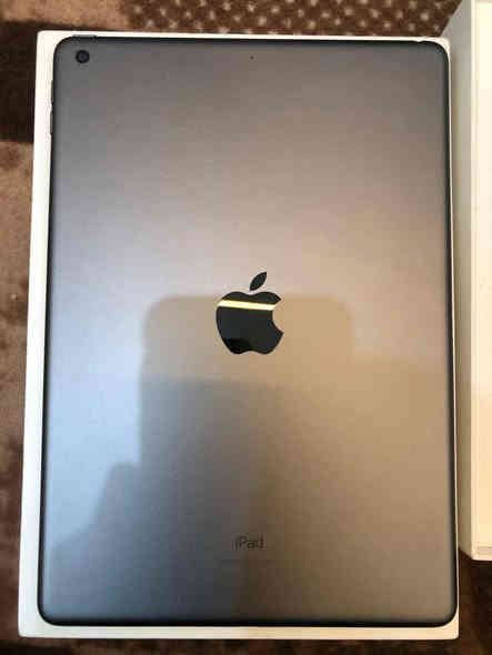 سلام عليكم ايباد 9 جديد ذاكرة 64،، للبيع استخدام 3 اشهر 
مكفول من شخوط استخدام شخصي ✅

ملحقات 
1-كارتونة
2- حافظه حماية 
3-لصقة شاشة 

سعر 250 الف وبيه مجال للشراي 
عنواني بغداد-الشعب -حي المهندسين 
رقم الهاتف *********** واتساب
