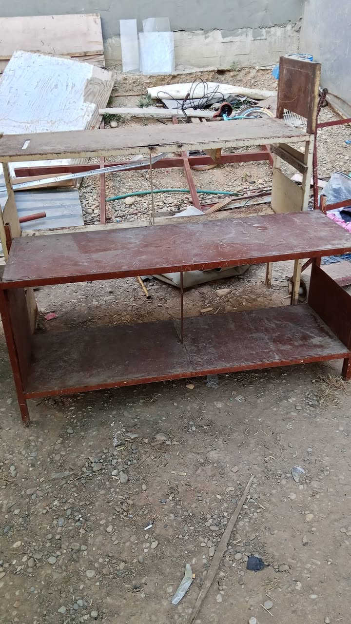 رفوف حديد ثقيل عدد ٤ جينكو مستعمل عدد ٨ للبيع اتصال على رقم ***********
