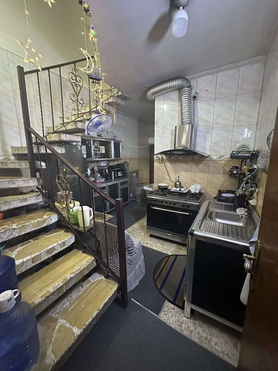 دار للبيع
الاعظمية راغبه خاتون فرع روتانا سنتر 
المساحة 60م 
بناء سنة 2015  مسلح 
يحتوي 
استقبال 
3 غرف نوم 
2 حمام 
مطبخ + حولي 
منور صغير 
للاستفسار مع صاحب البيت مباشر ***********
