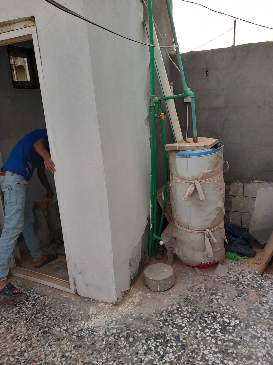 بيت للأيجار 80 متر يحتوي البيت على مطبخ كبير وصالة كبيرة وغرفة كبيرة اضافة الى صحيات داخلية وخارجيه ومنور كبير البيت عالي عن الشارع نظيف من الداخل توجد صور للبيت الموقع كوفة سهلة شارع معمل الدبس فرع مسلم ابن عقيل نهاية الشارع يحتوي البيت على سخان وتانكي وخط مولدة البيت جاهز للسكن سعر الايجار 🔓150 الف دينار للشهر الواحد كل شهر بشهرة للأستفسار واتساب *********** 

مكتب الموسوي للوسائط العقارية مستعدون لأستقبال عروضكم التجارية والزراعية والسكنية بيع وشراء رهان ايجار

