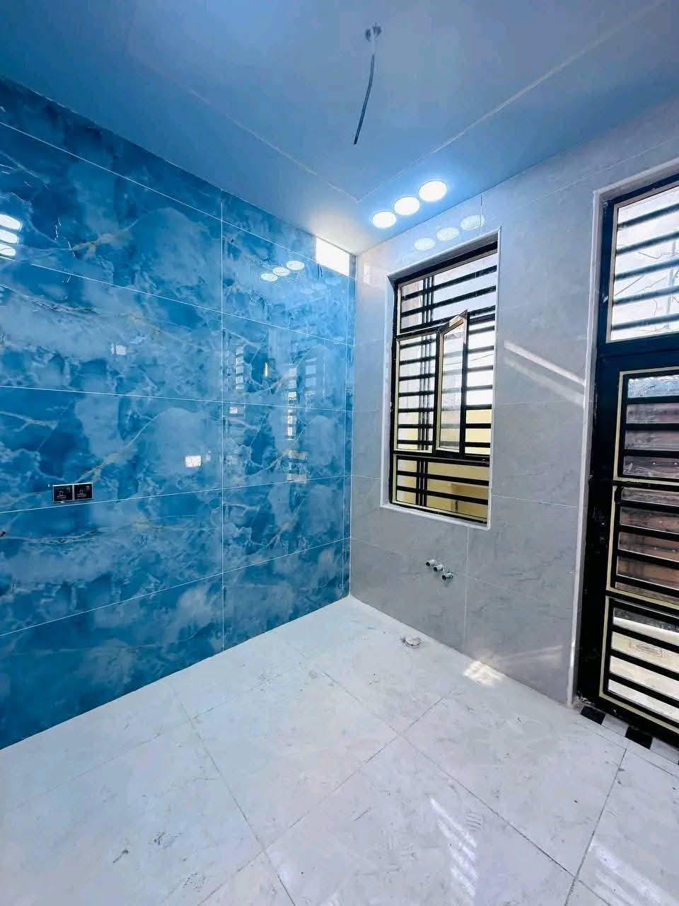 🏠بيت للبيع طابقين حي الامين (شارع التنانير)🏠
✅كونكريت مسلح 
 
❇️زراعي سند ٢٥ [مرقم جاهز للتطويب]

✅المساحة : 100متر 
❇️الواجهة : 10 متر
❇️النزال : 10 متر 

♻️محتويات الدار 

 🔆   ٣ غرف نوم
🔅استقبال 
🔅صالة 
🔅مطبخ 
🔅صحيات داخلية وخارجية 

✅مسلح ارضية وسقف 

✅خدمات كاملة ( تبليط ، مجاري ، ماء ، كهرباء ، ارصفة مقرنصة بالباب +مدارس)
⚜️ ملاحظه المطبخ +الحمام لوح +الارظيه بورسلين  مراجعه مكتب 🏢 العاصمة للعقارات والمقاولات العامه العنوان الديوانية ام الخيل ساحه الاحتفالات  قرب البلديه الجديده  وتساب *********** مراجعه   حسين حامد  ***********        *********** واتصال  وتساب
