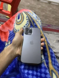 ايفون ١٣ برو ماكس نضيف شرق اوسط جهاز مكفول بطاريه ٩٠ ذاكره ٢٥٦ كامل مل...