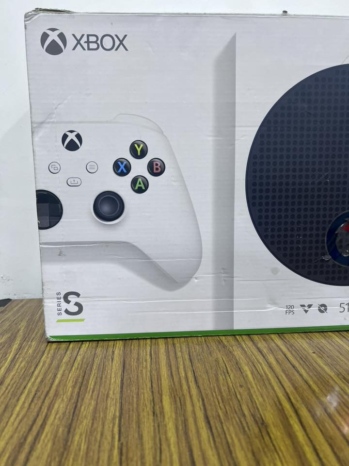 سلام عليكم جهاز اكس بوكس سيرس جهاز كامل بدون اي نقص مع اشتراك كيم باس ٣ اشهر مامفتوح شرط مع يو بي اس للبيع كامل سعر 360الف مكاني بغداد الشراي يراسلني خاص لل يعلق ***********
