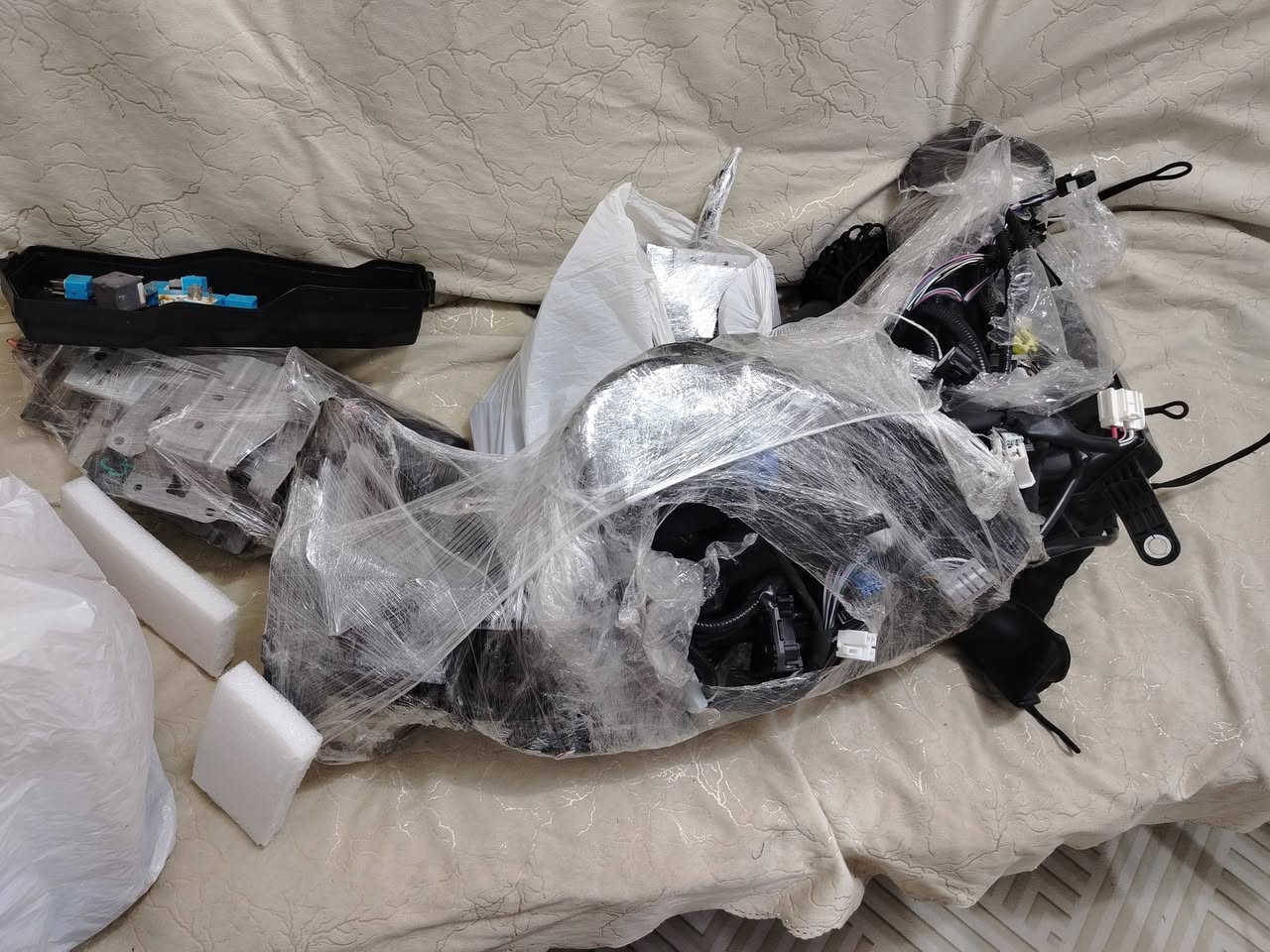 السلام عليكم من رخصة الادمن
عندي ظفيره مال كامري 2025 من الدعاميه للدعاميه مال فول se وياها قواعد الفيوزات شرط واير مامزلوغ
ولايت كامري ٢٠٢٥ صفحة اليسره اصلي تفصيخ
تلفون ***********
