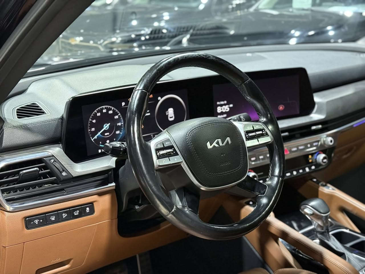 #كيا تيلورايد فئة SX X-LINE فول مواصفات موديل 2023
#الضرر  : تبديل باب الجنطة اصلي نفس اللون فقط
#الرقم : اربيل
#الايرباك : بدون ضرر اي ايرباك

#المواصفات : 
▪️السيارة : كيا تولارايد SX اعلى فئة
▪️الموديل : 2023
▪️المحرك : 3.8L (ستة سلندر)
▪️العداد : 30 الف ميل حقيقي
▪️حجم الويل : ويل كب حجم 19 اسود مع طقم تايرات بحالة ممتازة
▪️كامرة محيطية عدد 5 برؤية 360 درجة
▪️كشنات السيارة جلد مشمشي قرميدي اصل
▪️فتحات سقف 2
▪️بصمات عدد 2 للأبواب مع بصمة تشغيل
▪️خاصية تحديد المسار
▪️رادار امامي للتوقف التلقائي
▪️حساس امامي و خلفي
▪️حساسات و رادارات الاجتياز الجانبية (نقاط عمياء)
▪️كامرة خلفية دوارة اصل مع الستيرن
▪️تحكم فول كهرباء لمقاعد المقدمة 
▪️شاشة الدشبول حجم كبير للتحكم بايعازات السيارة
▪️تدفئة وتبريد لكشنات المقدمة
▪️بردات خلفية اصل
▪️السيارة 7 راكب
▪️ثلاث قطع تبريد
▪️تشغيل عن بعد
▪️جنطة كهرباء
▪️سستم صوت
▪️تحكم ستيرن جهتين بلوتوث وحاكية وكروس سرعة وتحكم صوت 
▪️نظام ABS مانع انزلاق

نكفل السيارة من ( الغرق و الشاصي والايرباك ).

السعر المطلوب : 318 ورقة مع المجال
 
الاتصال على : ***********

معرض سما دبي لتجارة السيارات والمزادات الامريكية
النجف - المدينة المائية -مقابل حي الجامعة
اهلا ومرحبا بكم
