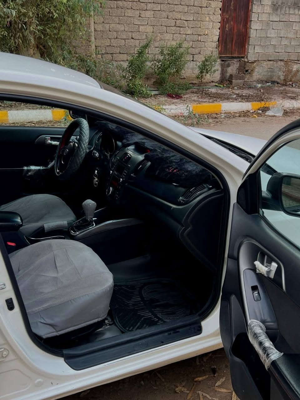 كيا سيراتو 2011  فول عدا الفتحه
تحكمات استيرن شفتات سبورت  6نمر ✈
اشاير بل مري 
حساسات خلفي 
كير محرك شرط
صدر جديد
بيها قطعتين صبغ الباقي مكفول 
تحويل ثاني يوم 
 السياره احلا من الصور 
السعر103 بيها مجال 
العنوان صلاح الدين سامراء 
رقم الهاتف *********** للبيع او مراوس
