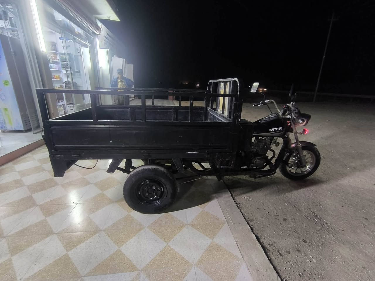 ستوته للبيع كلك مكان الحمزه الشرقي ***********
