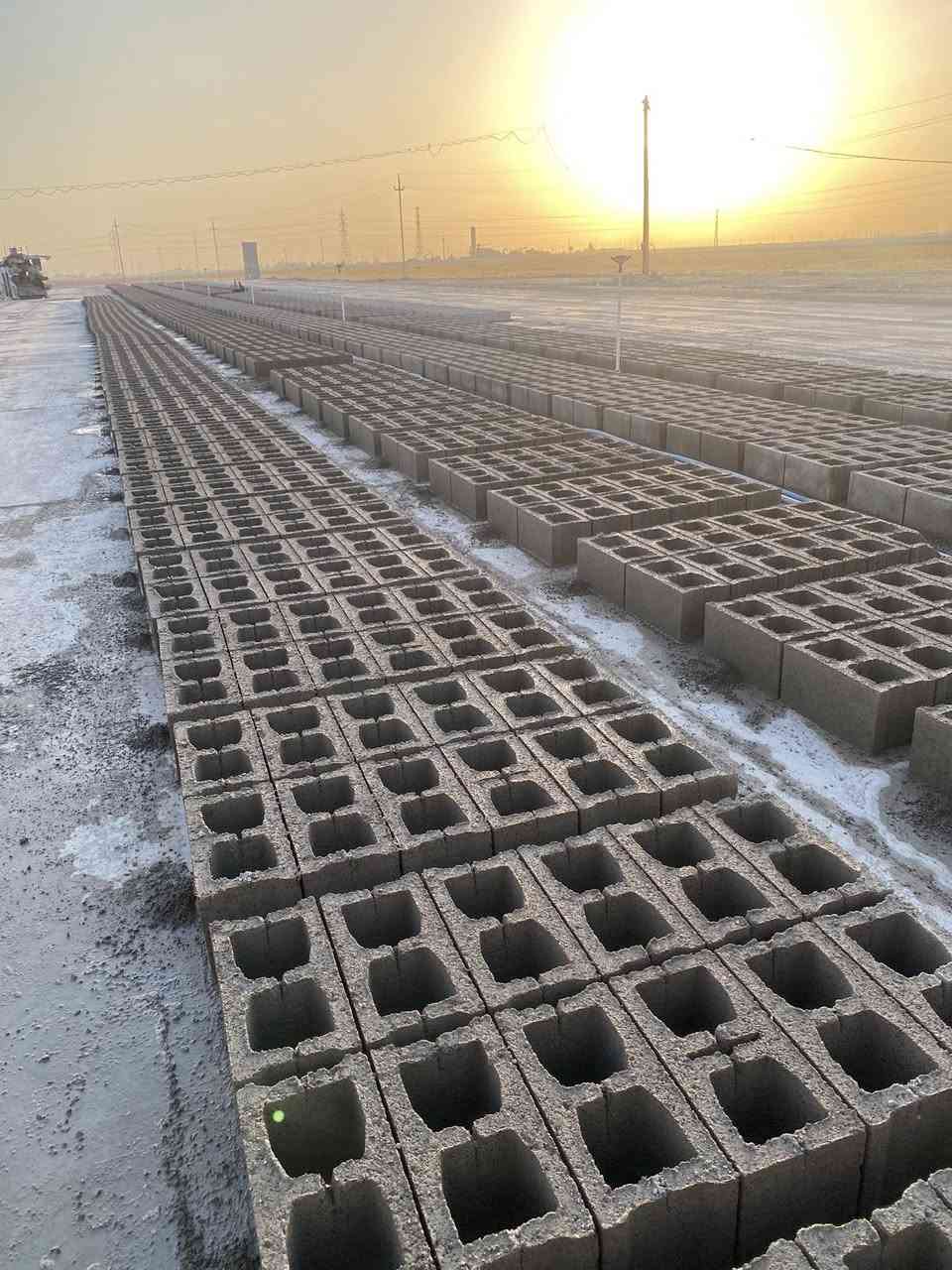 #بسم الله الرحمن الرحيم 
يوجد بلوك مجوف و مصمد بالشرط 
مصنوع بأحدث التقنيات الحديثة المتطورة الكهربائية 
و بإشراف مهندسين متخصصين 
نوع السمنت سوبر بلوك شرط 
نوع المواد من البحص و الرمل المجروش 
يوجد توصيل 🚚 لجميع مناطق صلاح الدين 
و بأسعار مناسبة للجميع و تنال إعجابكم بإذن الله 
العنوان- صلاح الدين-قضاء العلم -طريق الحولي 
معمل بلوك السلام النموذجي 
بإدارة #ضياء العبيدي ( ابو مازن ) 
للاتصالات عبر الهاتف او الواتساب 
***********
***********
