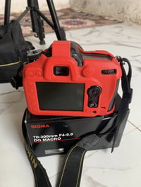 كامره نيكون D7100 كامل ملحقات زوم 18-140 شاحنه وبطاريه  جنطه خاصه بالك...