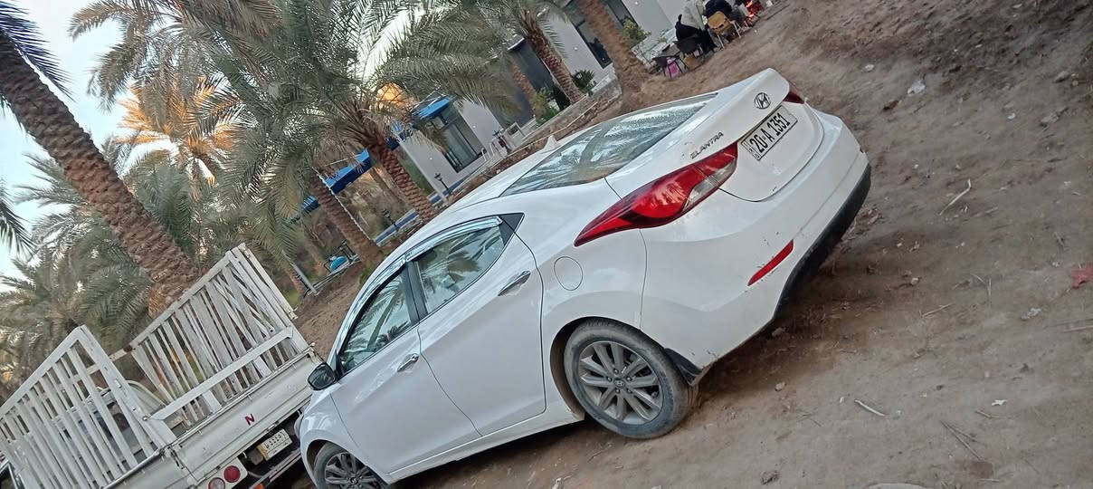 سلام عليكم
النترا ١٤ خليجي
اشاير بالمري
فتحه سقف
مري شفط سبايدر 
شاشه
 كامره دواره
ثلاث انضمه قياده
تبريد ثلج
تدفئه
سياره مناقصهه كلشي جاهزه
فول عدا البصمه
عنوان كاظميه. قريب جسر الدوار
السعر ١٢٠ ***********  السونار ناشره
