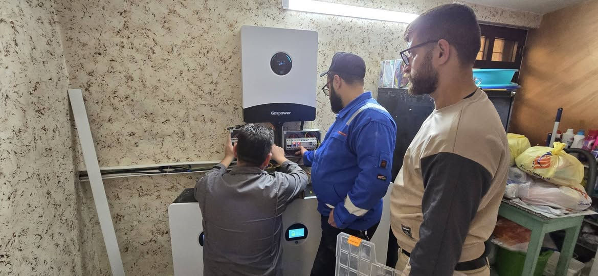 ( لانخسر  الجودة مقابل السعر )
✅ بأشراف وتنفيذ كادر هندسي مختص في أجهزة الطاقة الشمسية للمنازل والمكاتب والمنظومات الزراعية ذو خبره تصل الى ٦ سنوات

⚡ اليوم من العاصمة بغداد وبطلب خاص من قبل احد الزبائن المحترمين ⚡
تم وبحمدلله تجهيز ونصب
 منظومة ( 30 امبير نهاري 30 ليلي )  التفاصيل
🔹 إنفيرتر كوس بور 12 كيلو ضمان 3 سنوات استبدال 
🔹 بطارية ليثيوم كوس بور 16 كيلو عدد 3 واط ضمان 5 سنوات 
🔹 الواح جينكو 620w عدد 14 
🔹 بورد حماية متكامل 
🔹أسلاك  DC و أسلاك AC
🔹 حديد ميكانو مغلون 
🔹 ربط ومتابعة عبر الإنترنت 

مكتب التقنيات الحديثة للطاقة الشمسية
 صلاح الدين سامراء فلكةالشروق مقابل مطعم حبايبنا -
*********** 📞مهندس محمد مانع
*********** 📞محمد صالح
#طاقة شمسية
#بغداد 
#البلديات
