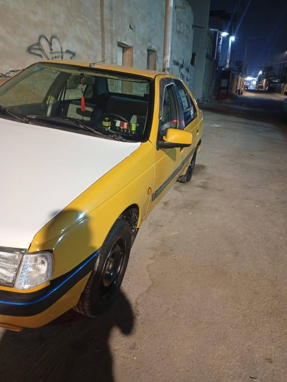 السلام عليكم من رخصت الادمن سياره بيجو ٤٠٥ موديل ١٦ البدي كفاله عامة من الضربه والصبغ  مكينه كير مكفول حداديتها حلوه كهربائيات كلهة شغاله تبريد ثلج تحويل ثاني يوم مكاني البصره السعر ٣٥ وبيهة مجال قليل رقم الهاتف *********** واتساب وشريحة
